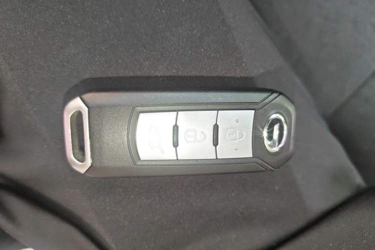 Used GAC Trumpchi GS4 2017 235T Automatic Two-Wheel Drive Luxury Smart Connectivity Version Vehicle Key