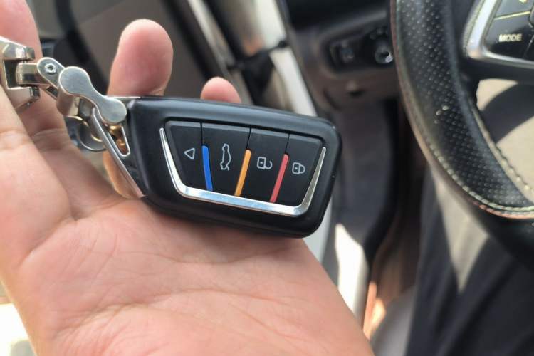 Used GAC Trumpchi GS4 2017 235T Automatic Two-Wheel Drive Luxury Smart Connectivity Version Vehicle Key