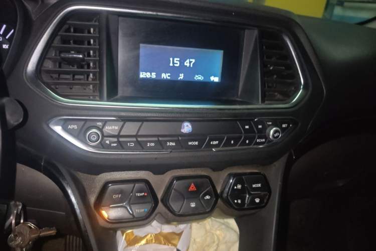 Used GAC Trumpchi GS4 2017 200T Manual Two-Wheel Drive Elite Edition Audio And AC Panel