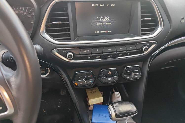 Used GAC Trumpchi GS4 2017 235T Automatic Two-Wheel Drive Luxury Smart Connectivity Version Audio And AC Panel