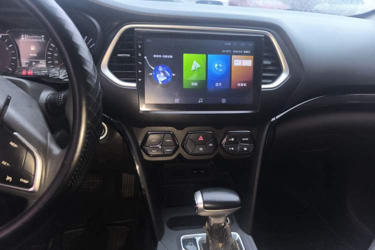 Used GAC Trumpchi GS4 2017 200T G-DCT Two-Wheel Drive Elite Edition Audio And AC Panel