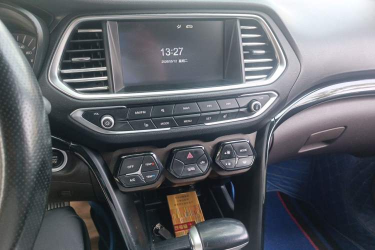 Used GAC Trumpchi GS4 2017 200T G-DCT Two-Wheel Drive Luxury Edition Audio And AC Panel