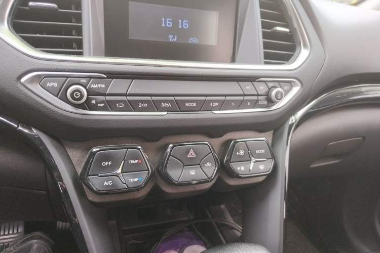 Used GAC Trumpchi GS4 2017 200T G-DCT Two-Wheel Drive Comfort Edition Audio And AC Panel