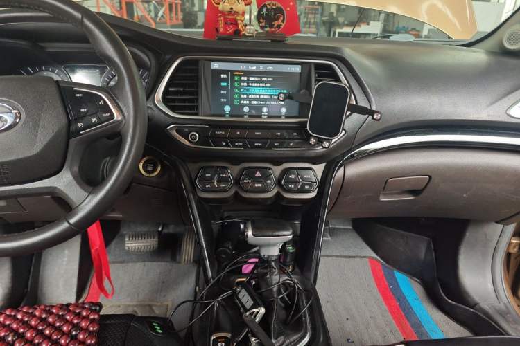Used GAC Trumpchi GS4 2017 235T Automatic Two-Wheel Drive Luxury Smart Connectivity Version Audio And AC Panel