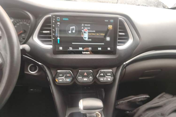 Used GAC Trumpchi GS4 2017 235T Automatic Two-Wheel Drive Luxury Smart Connectivity Version Audio And AC Panel