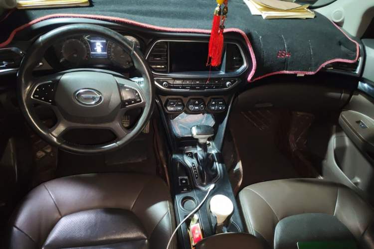 Used GAC Trumpchi GS4 2017 235T Automatic Two-Wheel Drive Luxury Smart Connectivity Version Center Console