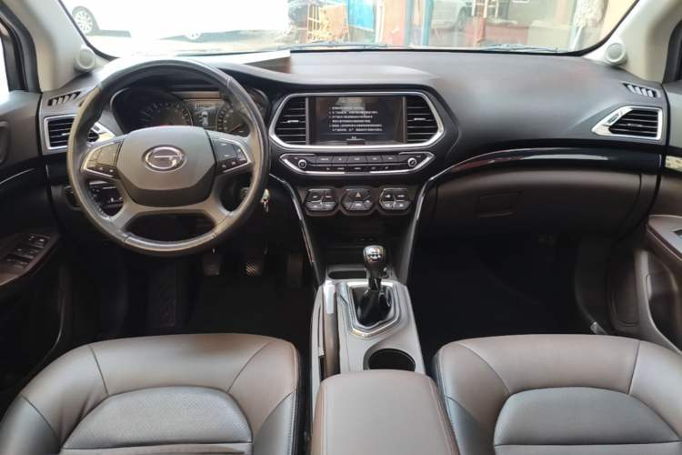 Used GAC Trumpchi GS4 2017 235T Manual Two-Wheel Drive Luxury Edition Center Console