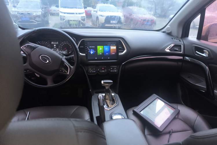 Used GAC Trumpchi GS4 2017 200T G-DCT Two-Wheel Drive Elite Edition Center Console
