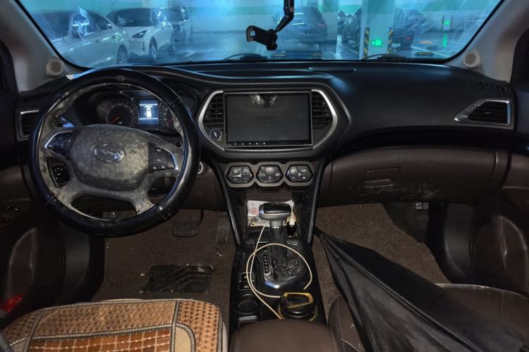 Used GAC Trumpchi GS4 2017 235T G-DCT Two-Wheel Drive Elite Edition Center Console