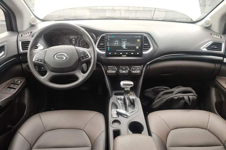 Used GAC Trumpchi GS4 2017 235T Automatic Two-Wheel Drive Luxury Smart Connectivity Version Center Console