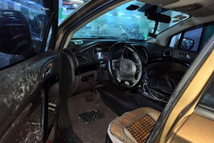 Used GAC Trumpchi GS4 2017 235T G-DCT Two-Wheel Drive Elite Edition Driver Seat