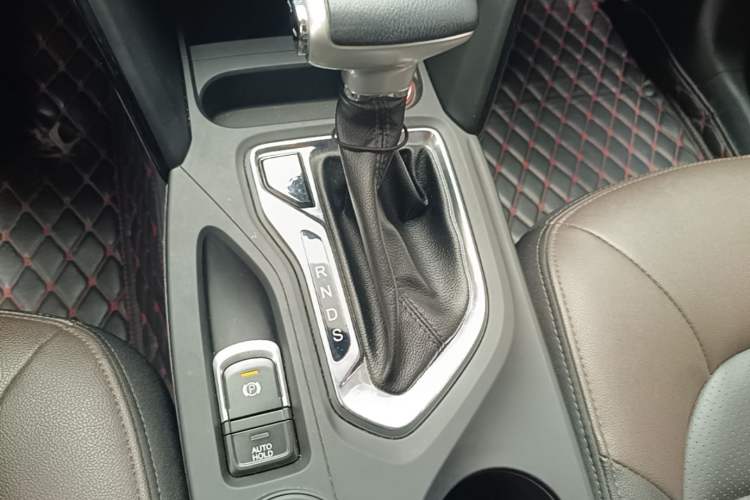 Used GAC Trumpchi GS4 2017 235T Automatic Two-Wheel Drive Elite Edition Gear Lever