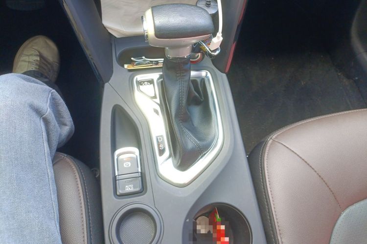 Used GAC Trumpchi GS4 2017 235T Automatic Two-Wheel Drive Luxury Smart Connectivity Version Gear Lever