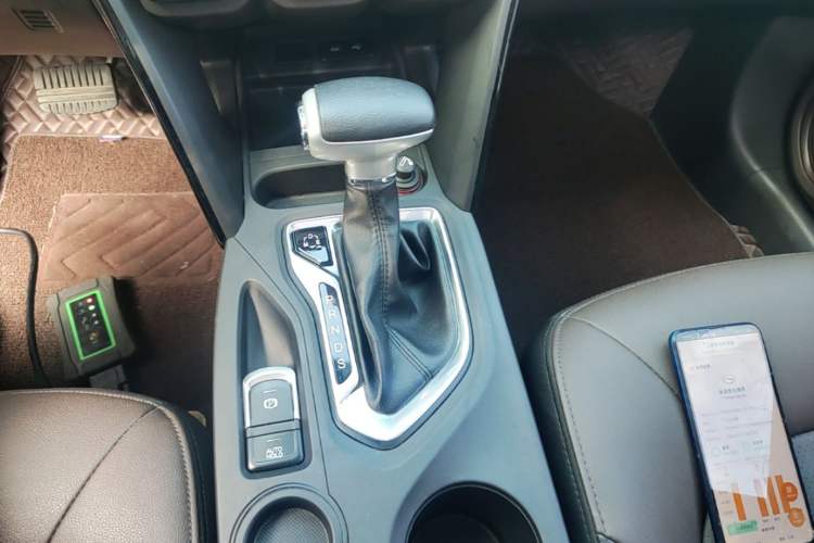 Used GAC Trumpchi GS4 2017 235T Automatic Two-Wheel Drive Luxury Smart Connectivity Version Gear Lever