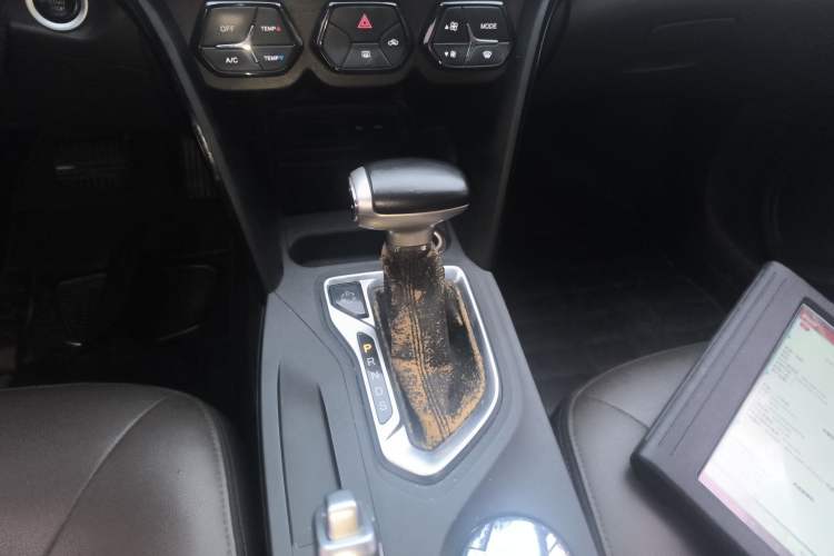 Used GAC Trumpchi GS4 2017 200T G-DCT Two-Wheel Drive Elite Edition Gear Lever