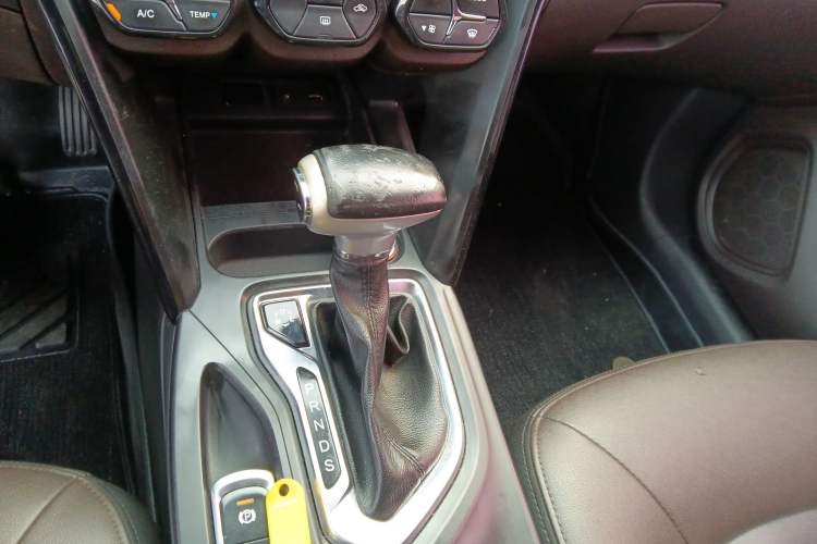 Used GAC Trumpchi GS4 2017 235T Automatic Two-Wheel Drive Elite Edition Gear Lever
