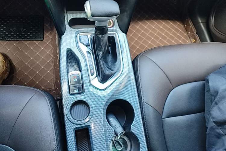 Used GAC Trumpchi GS4 2017 235T Automatic Two-Wheel Drive Elite Edition Gear Lever