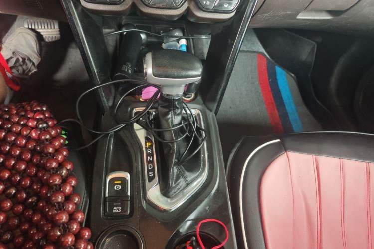 Used GAC Trumpchi GS4 2017 235T Automatic Two-Wheel Drive Luxury Smart Connectivity Version Gear Lever