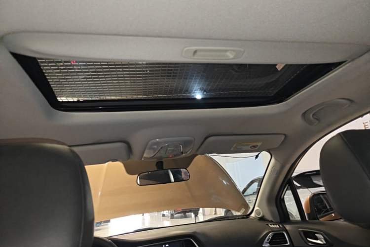 Used GAC Trumpchi GS4 2017 235T G-DCT Two-Wheel Drive Luxury Edition Headliner