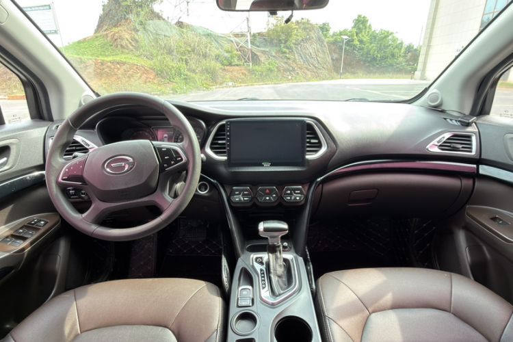 Used GAC Trumpchi GS4 2017 235T G-DCT Two-Wheel Drive Elite Edition Interior 4