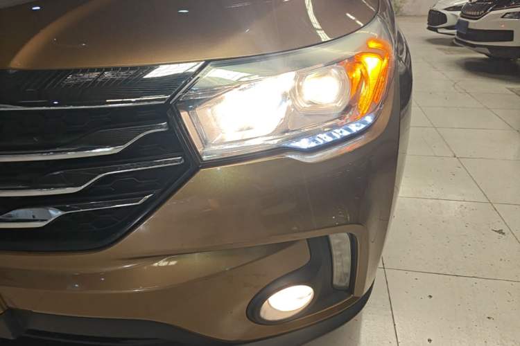 Used GAC Trumpchi GS4 2017 235T G-DCT Two-Wheel Drive Luxury Edition Left Front Headlight
