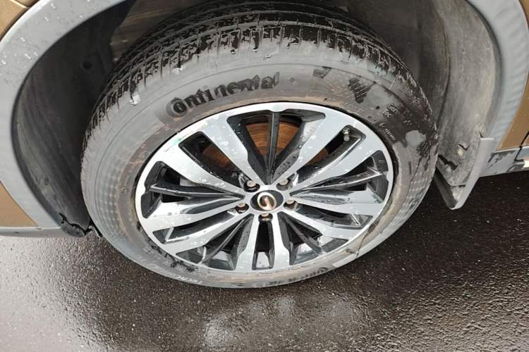 Used GAC Trumpchi GS4 2017 235T Automatic Two-Wheel Drive Luxury Smart Connectivity Version Left Front Wheel Hub