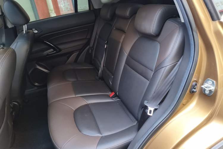 Used GAC Trumpchi GS4 2017 235T Manual Two-Wheel Drive Luxury Edition Left Rear Seat