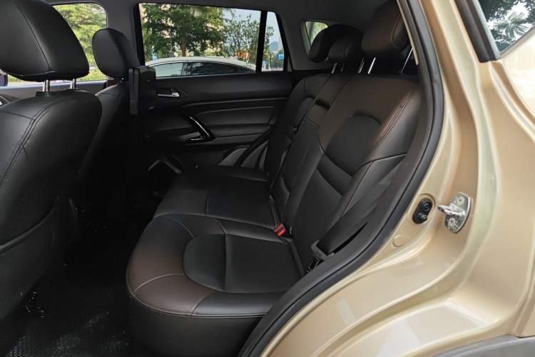 Used GAC Trumpchi GS4 2017 235T Automatic Two-Wheel Drive Luxury Smart Connectivity Version Left Rear Seat