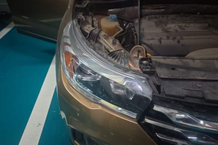 Used GAC Trumpchi GS4 2017 200T Manual Two-Wheel Drive Elite Edition Right Front Headlight