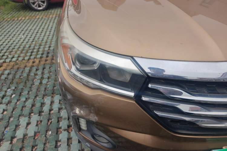 Used GAC Trumpchi GS4 2017 235T Automatic Two-Wheel Drive Elite Edition Right Front Headlight