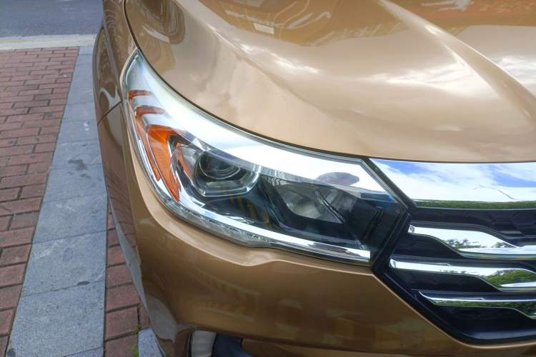 Used GAC Trumpchi GS4 2017 235T Automatic Two-Wheel Drive Luxury Smart Connectivity Version Right Front Headlight