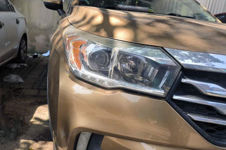 Used GAC Trumpchi GS4 2017 200T G-DCT Two-Wheel Drive Luxury Edition Right Front Headlight