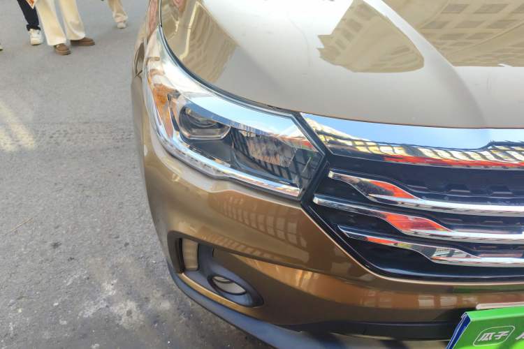 Used GAC Trumpchi GS4 2017 235T Automatic Two-Wheel Drive Luxury Smart Connectivity Version Right Front Headlight