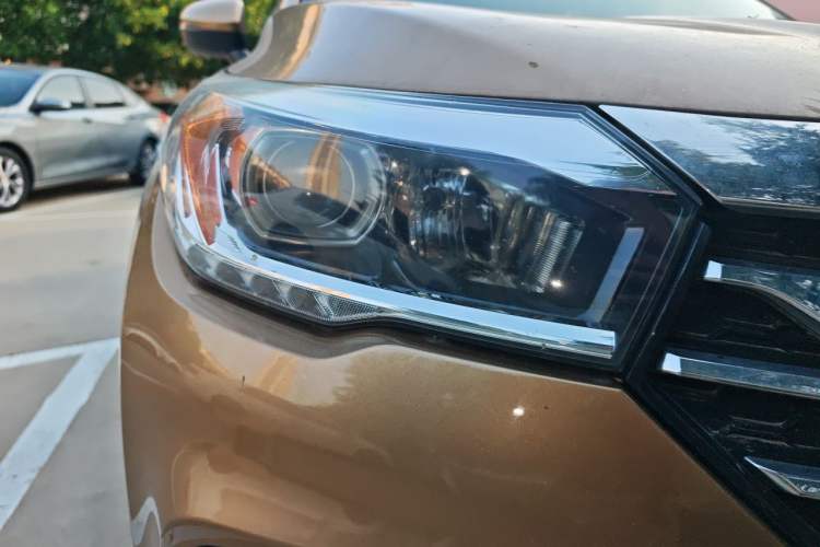 Used GAC Trumpchi GS4 2017 200T Manual Two-Wheel Drive Elite Edition Right Front Headlight