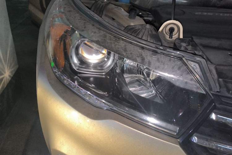 Used GAC Trumpchi GS4 2017 235T Automatic Two-Wheel Drive Luxury Smart Connectivity Version Right Front Headlight