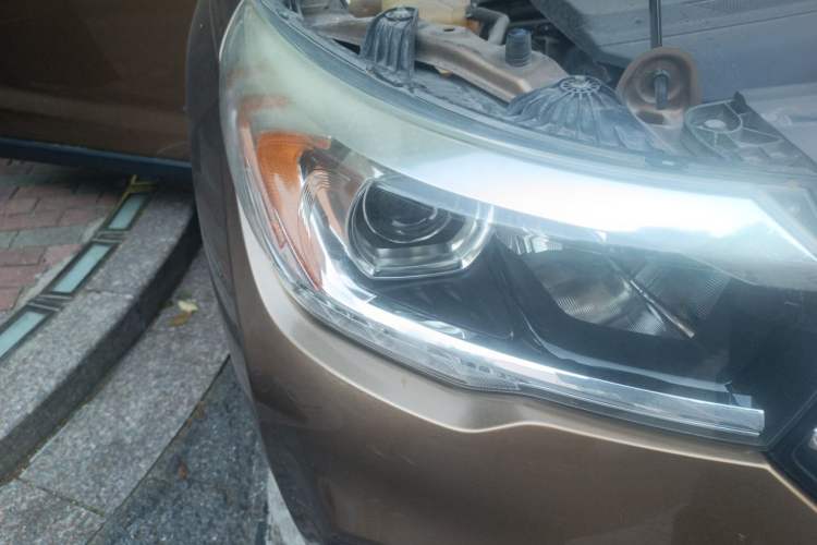 Used GAC Trumpchi GS4 2017 200T G-DCT Two-Wheel Drive Luxury Edition Right Front Headlight