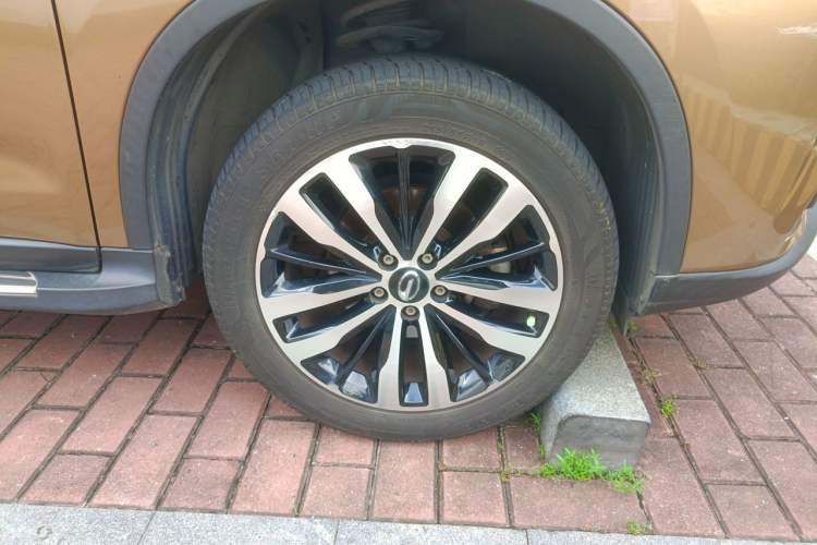 Used GAC Trumpchi GS4 2017 235T Automatic Two-Wheel Drive Luxury Smart Connectivity Version Right Front Wheel Hub