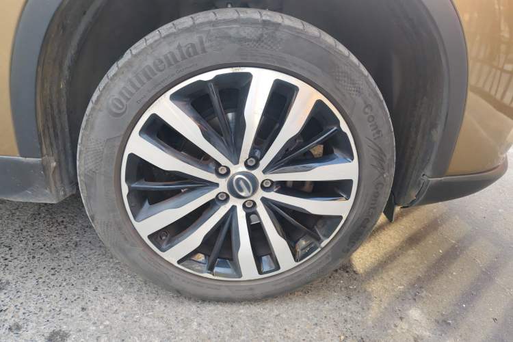 Used GAC Trumpchi GS4 2017 235T Automatic Two-Wheel Drive Luxury Smart Connectivity Version Right Front Wheel Hub