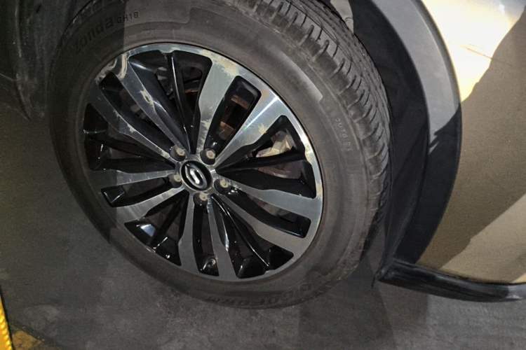 Used GAC Trumpchi GS4 2017 235T Automatic Two-Wheel Drive Luxury Smart Connectivity Version Right Front Wheel Hub