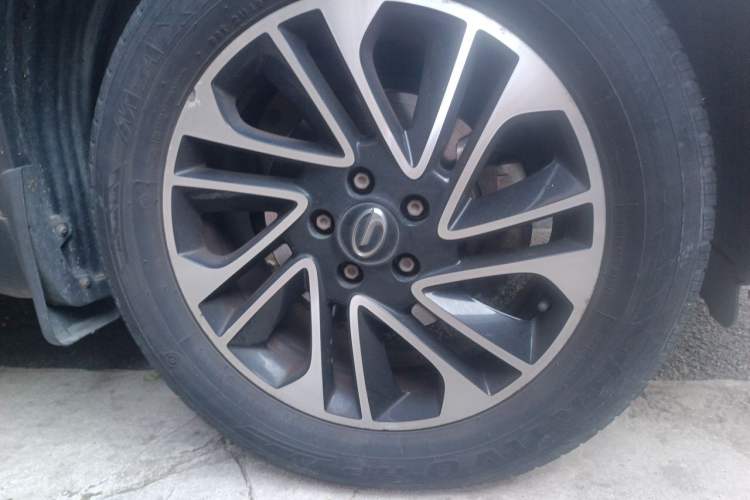 Used GAC Trumpchi GS4 2017 200T G-DCT Two-Wheel Drive Luxury Edition Right Front Wheel Hub