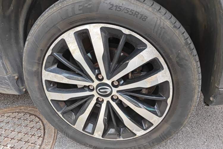 Used GAC Trumpchi GS4 2017 235T Automatic Two-Wheel Drive Luxury Smart Connectivity Version Right Front Wheel Hub