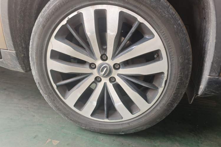 Used GAC Trumpchi GS4 2017 235T Automatic Two-Wheel Drive Luxury Smart Connectivity Version Right Front Wheel Hub