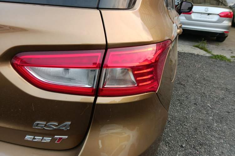 Used GAC Trumpchi GS4 2017 235T Automatic Two-Wheel Drive Elite Edition Right Rear Taillight
