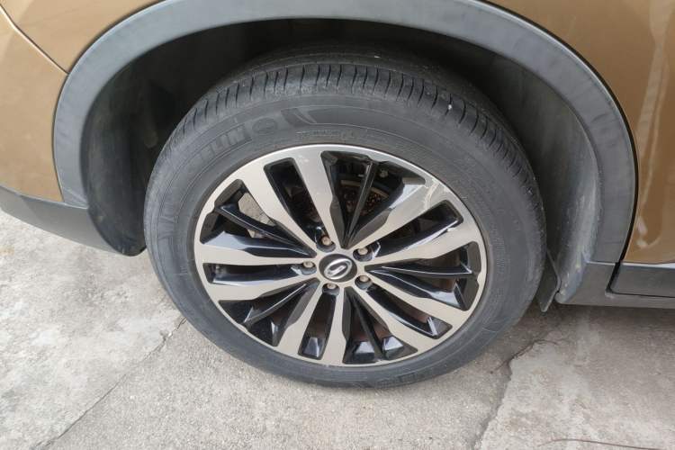Used GAC Trumpchi GS4 2017 235T Automatic Two-Wheel Drive Luxury Smart Connectivity Version Right Rear Wheel Hub