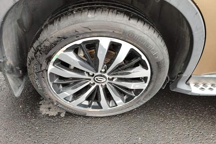 Used GAC Trumpchi GS4 2017 235T Automatic Two-Wheel Drive Luxury Smart Connectivity Version Right Rear Wheel Hub