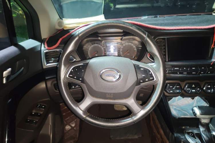 Used GAC Trumpchi GS4 2017 235T Automatic Two-Wheel Drive Luxury Smart Connectivity Version Steering Wheel