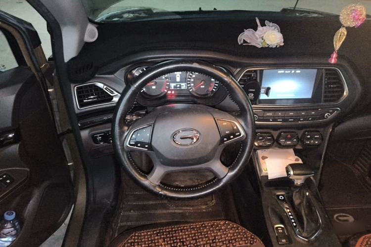 Used GAC Trumpchi GS4 2017 235T Automatic Two-Wheel Drive Luxury Smart Connectivity Version Steering Wheel