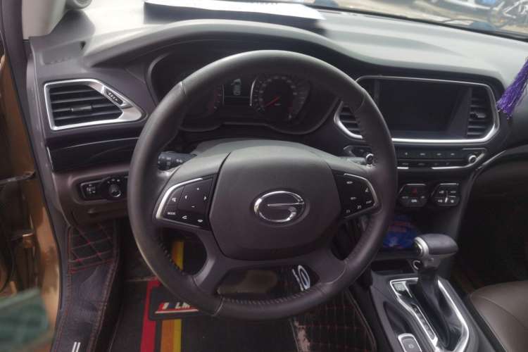 Used GAC Trumpchi GS4 2017 235T Automatic Two-Wheel Drive Luxury Smart Connectivity Version Steering Wheel