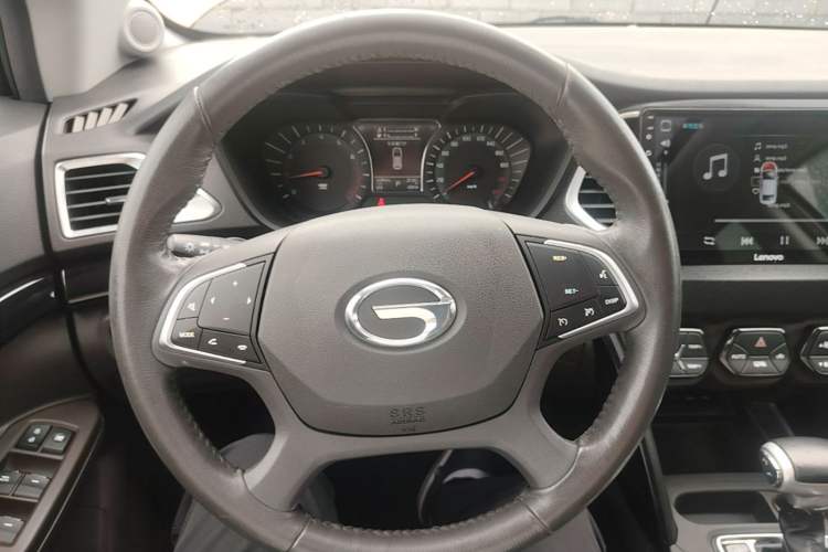 Used GAC Trumpchi GS4 2017 235T Automatic Two-Wheel Drive Luxury Smart Connectivity Version Steering Wheel