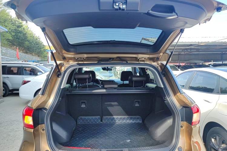 Used GAC Trumpchi GS4 2017 235T Automatic Two-Wheel Drive Luxury Smart Connectivity Version Trunk